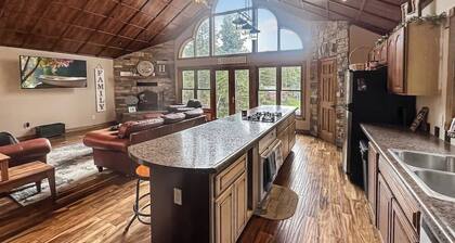 Lakefront Retreat in Gleason Northwoods