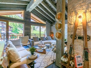 Televisie en een open haard