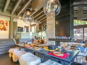 Dining - Stunning Top-Floor 5-Bedroom Apartment with Panoramic Views Near Slopes (Val-d'Isère)