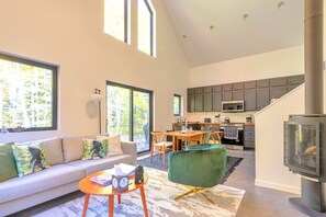 Smart TV, fireplace, DVD player, books