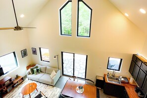 Smart TV, fireplace, DVD player, books