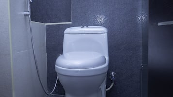 Deluxe Δωμάτιο | Μπάνιο | Ντουζιέρα, ντους βροχής, δωρεάν προϊόντα προσωπικής περιποίησης