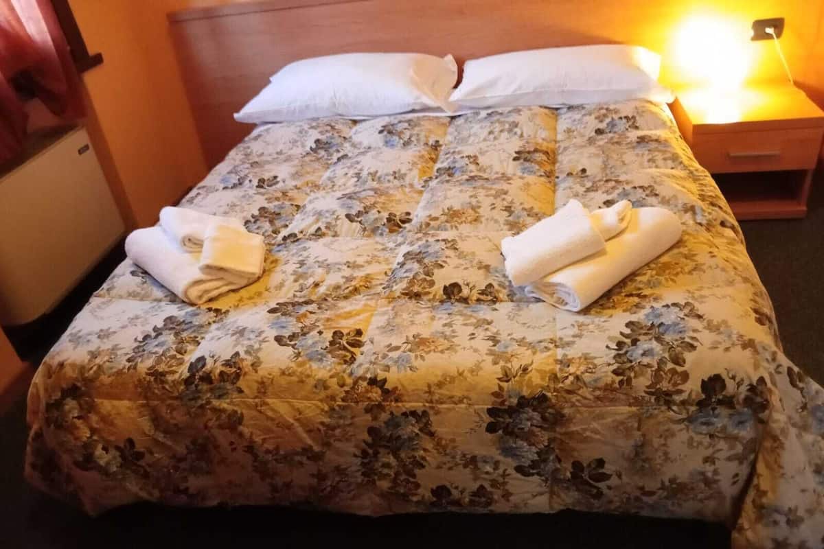 Minibar, in-room safe, desk, free WiFi