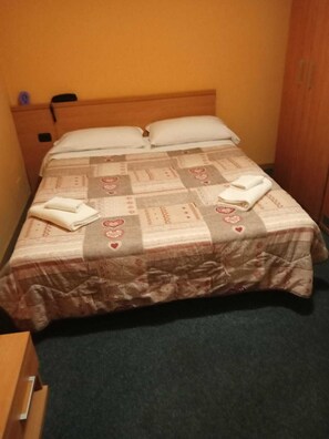 Basic Room | Minibar, in-room safe, desk, free WiFi - Albergo al Gallo (Sanguinetto)