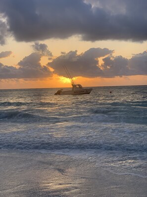 Beach nearby, white sand, 10 beach bars