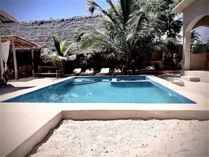 Outdoor pool - Chokoro House (Paje)
