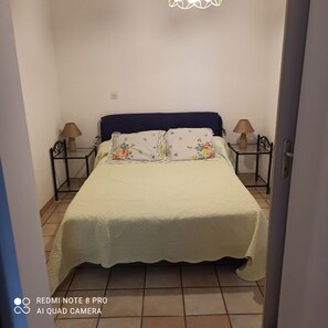 2 chambres, fer et planche à repasser, Wi-Fi, draps fournis