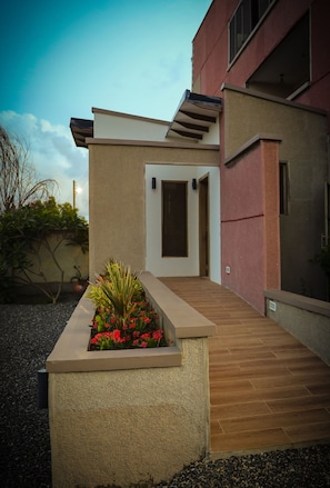 Front of property - Aleri's Garden (Ada)