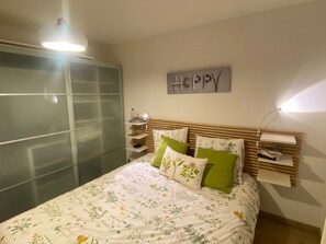 3 bedrooms, travel cot - Stunning bright duplex for 8, facing slopes, includes parking (Montgenèvre)