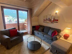 TV - Stunning bright duplex for 8, facing slopes, includes parking (Montgenèvre)