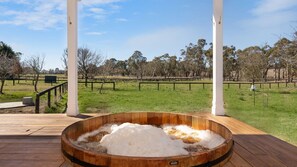 Property grounds - Wembley Cottage, Southern Highlands (Medway)