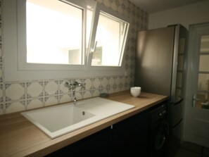 Kühlschrank, Mikrowelle, Ofen, Herdplatte