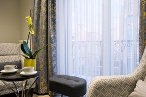 Junior Suite | In-room safe, desk, laptop workspace, soundproofing - Golden Stone Hotel Istanbul (Istanbul)