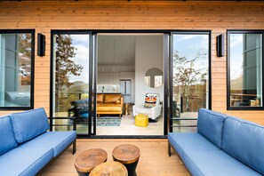 Terrace/patio - Wildcat Modern is a mountain retreat designed for a stylish New Year’s escape. Enjoy a full kitchen, ensuite bedrooms, modern interiors, an expansive deck, and a stone firepit. Perfect for midnight toasts, starry skies, and a fresh start! (Young Harris)