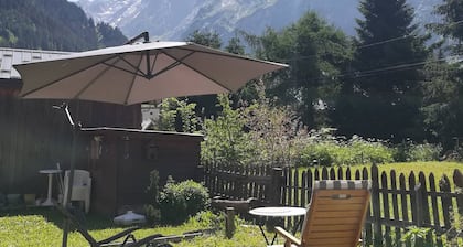 Semi-detached Chalet with Garden, 2 Bedrooms, Pets Allowed