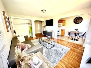 Smart TV - This apartment is a 1 bedroom(s), 1 bathrooms, located in Philadelphia, PA. (Philadelphia)