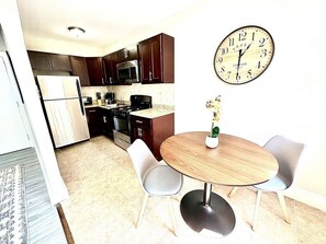 Dining - This apartment is a 0 bedroom(s), 1 bathrooms, located in Philadelphia, PA. (Philadelphia)
