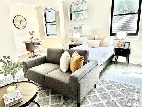 This apartment is a 0 bedroom(s), 1 bathrooms, located in Philadelphia, PA.