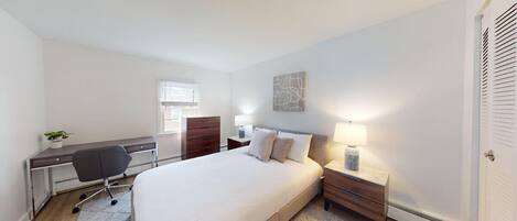 2 chambres, bureau, fer et planche à repasser, lit parapluie