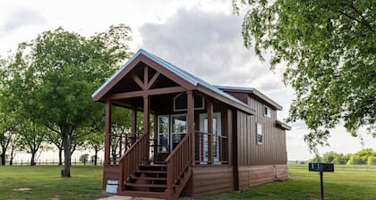 Charming Cabin, 5-mile ATV trail, and smores
