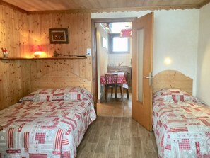 Free WiFi - Cozy Studio near Ski Lifts in Les Gets, Wi-Fi, Parking, Sleeps 3 (Les Gets)