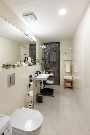Romantic Studio | Bathroom | Shower, designer toiletries, hair dryer, heated floors