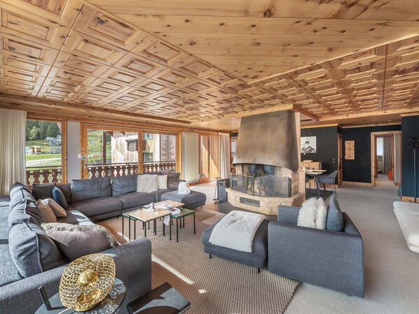 Fireplace - Luxury apartment in Courchevel 1850, 3 suites, 7 pers, 180 sqm, central (Courchevel 1850)