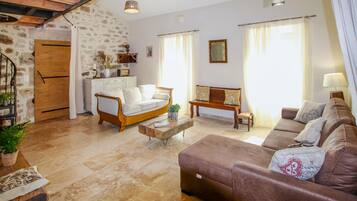 Smart TV, fireplace, table football, stereo