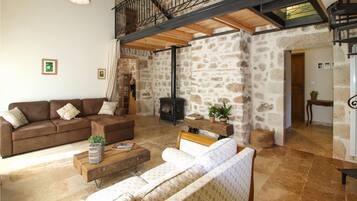 Smart TV, fireplace, table football, stereo