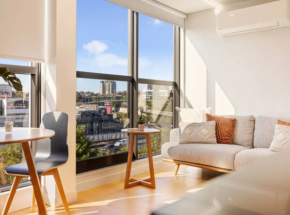 1 bedroom, free WiFi, bed sheets - Bright And Modern Apartment On K Road! (Auckland)