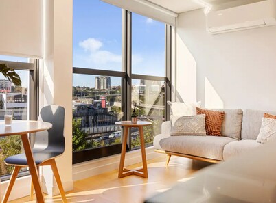 Bright And Modern Apartment On K Road!