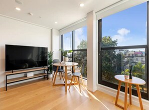 Apartment | 1 bedroom, free WiFi, bed sheets - Bright And Modern Apartment On K Road! (Auckland)