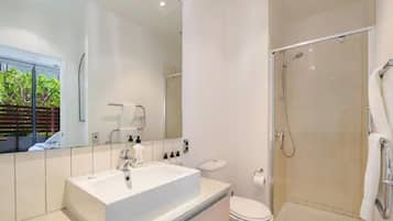 Apartamento | Banheiro | Produtos de toalete grátis, secador de cabelo, toalhas de banho