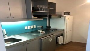 Leilighet | Eget kjøkken | Kjøleskap, mikrobølgeovn, kokeplater og oppvaskmaskin