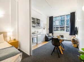1 bedroom, iron/ironing board, free WiFi - Open-plan living in the heart of CBD Zodiak Stays (Auckland)
