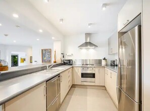 Villa | Private kitchen | Full-size fridge, stovetop, dishwasher, electric kettle - Stylish And Serene Living In Kohimarama (Auckland)