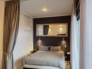 Condo | Iron/ironing board, free WiFi - Viaduct apartment with a balcony by Zodiak Stays (Auckland)