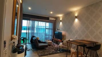 Condo | Iron/ironing board, free WiFi