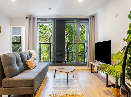 Auckland City Charm - 2BR Haven by Zodiak Stays