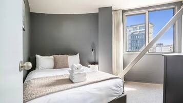 2 عدّة غرف نوم ومكواة/لوح كي وواي فاي مجانًا