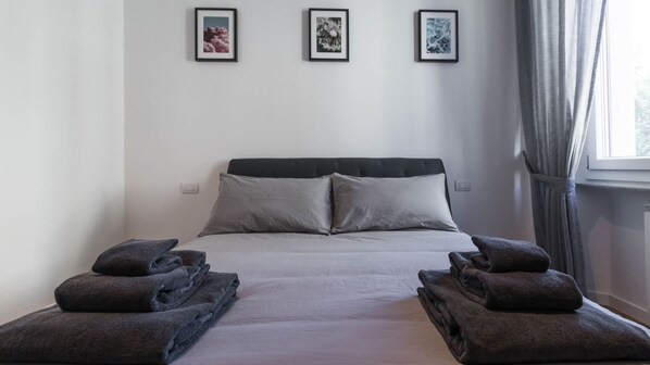 2 bedrooms, iron/ironing board, free WiFi, bed sheets