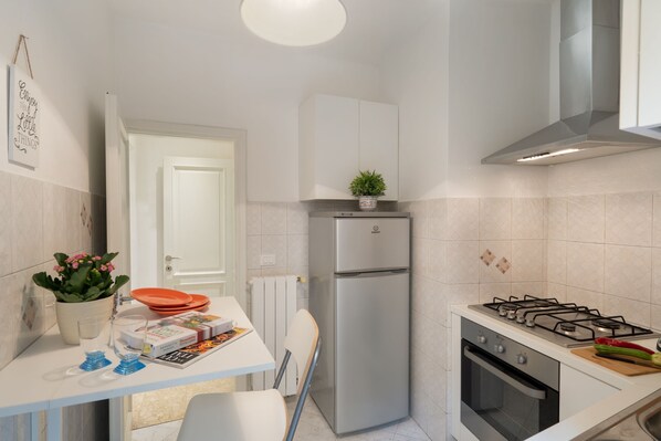Fridge, oven, stovetop, toaster