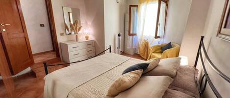 1 chambre, fer et planche à repasser, Wi-Fi gratuit, draps fournis