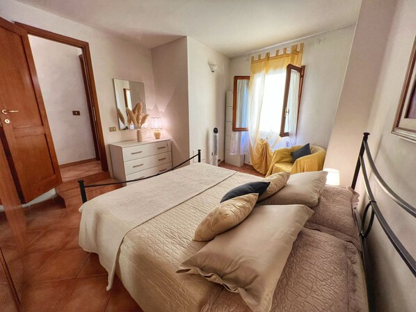 1 soverom, strykejern/-brett, wi-fi (inkludert) og sengetøy