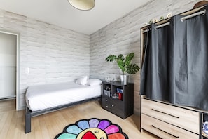 4 室のベッドルーム、WiFi、ベッドシーツ