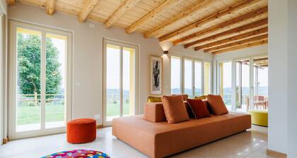 Stunning private villa for 26 guests with WIFI, A/C, private pool and patio, close to Alba