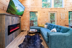 Smart TV, chimenea y videojuegos 