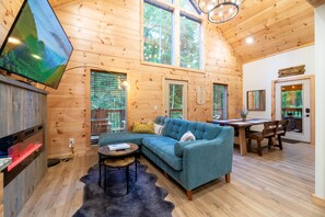 Smart TV, chimenea y videojuegos 