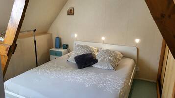 2 chambres, fer et planche à repasser, lit parapluie, Wi-Fi gratuit