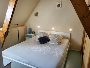 2 bedrooms, iron/ironing board, travel crib, free WiFi